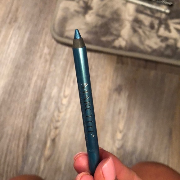 Marcelle, Chella & NICKAK Eyeliner - 3 - Picture 2 of 8